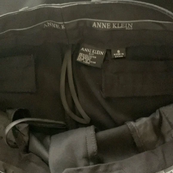 Anne Klein NWOT pantsuit. Excellent condition and lovely. - Picture 10 of 11